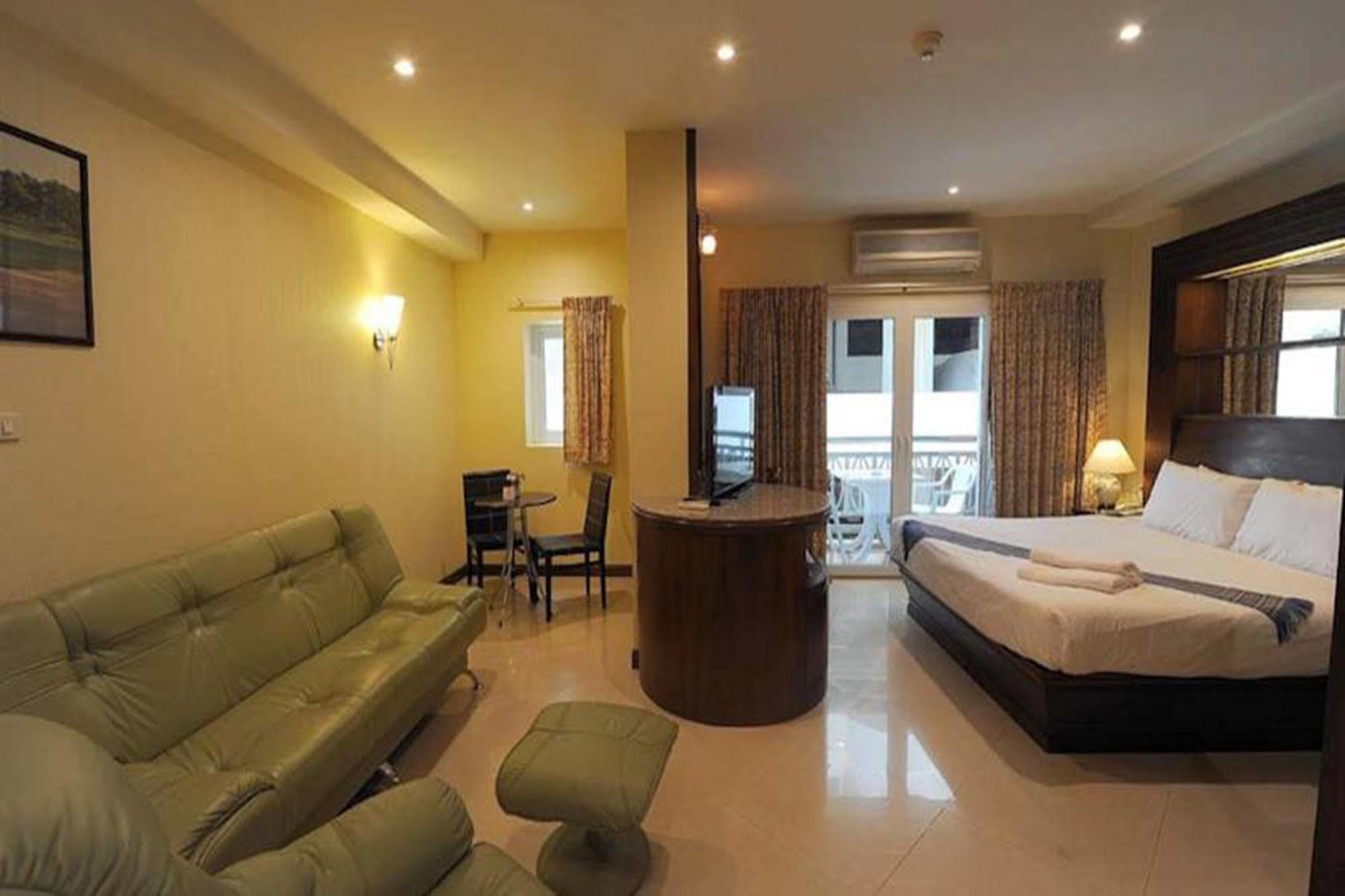 Whitehouse Condotel Pattaya Dış mekan fotoğraf